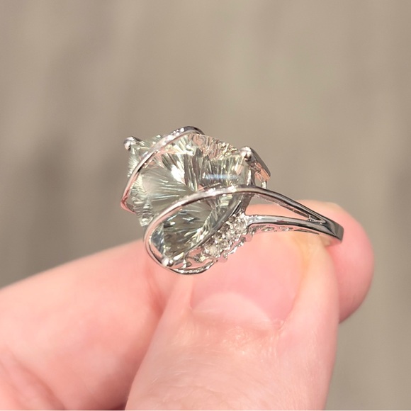 14K White Gold Prasiolite Ring: Trilliant Green Amethyst, Diamond Accent, Size 8 - Picture 7 of 12